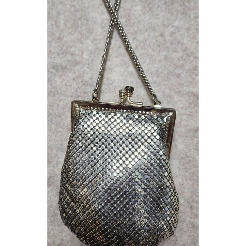 Whiting & Davis Vingtage Silver Mesh Coin Purse with Kiss Lock